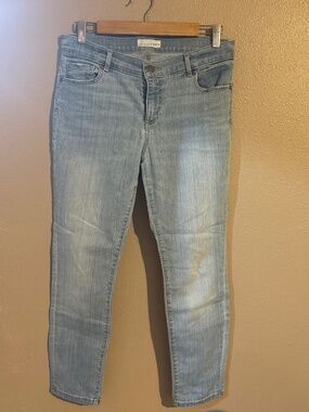 Loft Light wash ankle skinny blue jeans.